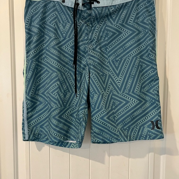 Hurley Men's Teal Patterned Board Shorts size 32 - Picture 1 of 3